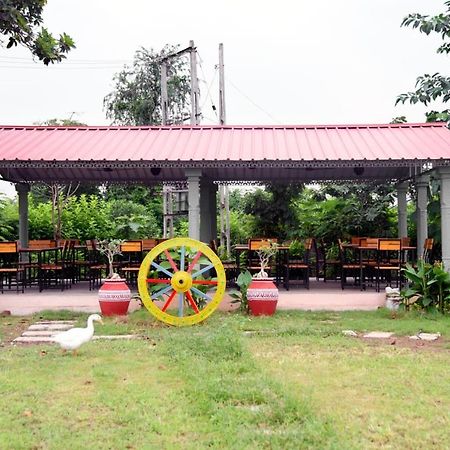 Rejoice Hotel Vadodara Kültér fotó