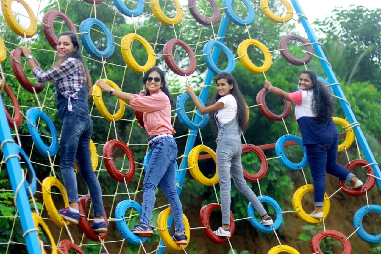 Rejoice Hotel Vadodara Kültér fotó