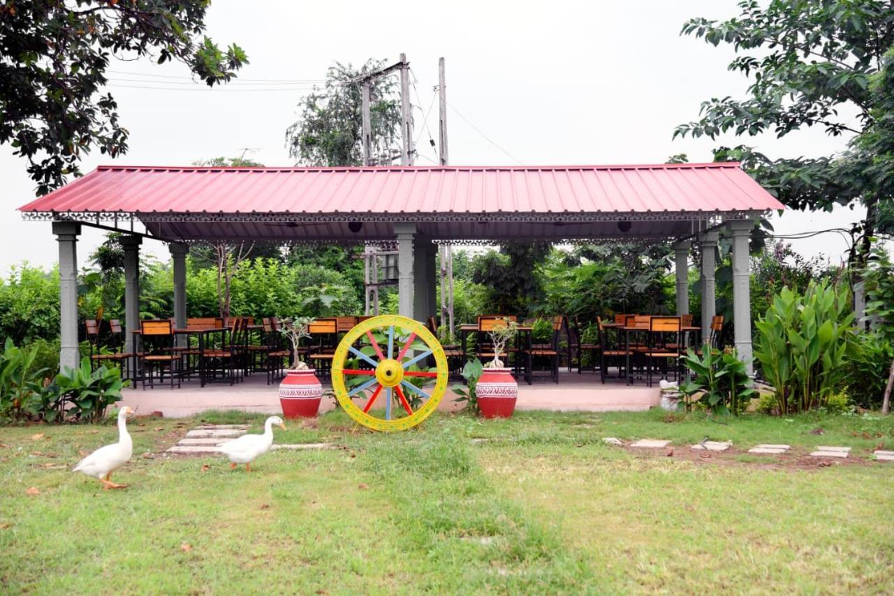 Rejoice Hotel Vadodara Kültér fotó